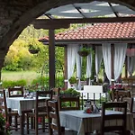 Family Strannopriemnitza Orešak