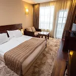 Family Strannopriemnitza Hotel 3*