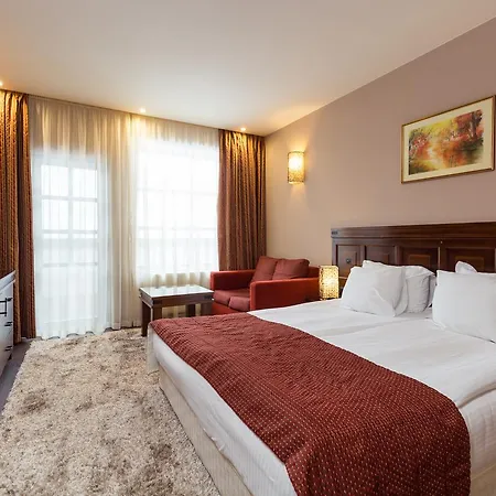 Family Strannopriemnitza Hotel 3*